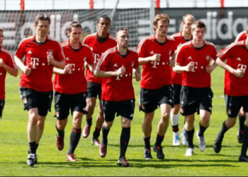 Cách Giữ Thể Lực Tốt Khi Đá Bóng